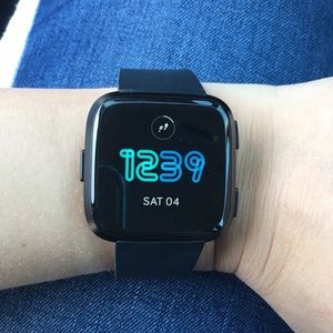 Fitbit versa with original black bands + charger